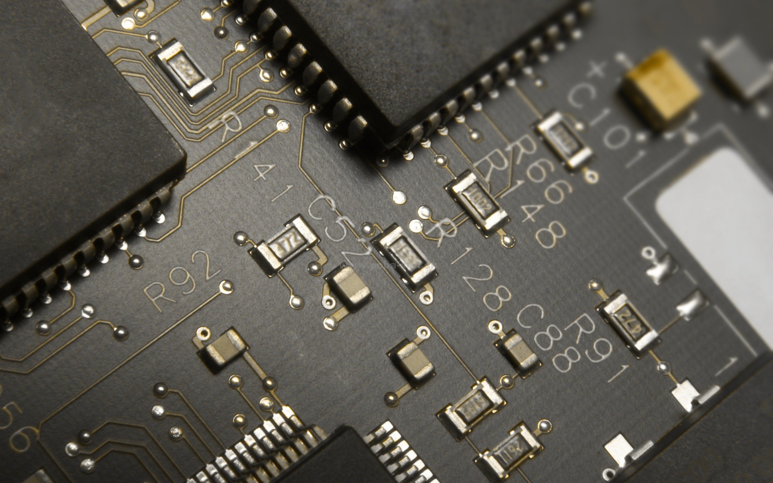 PCB電路板與PCBA電路板之間存在什么區別？